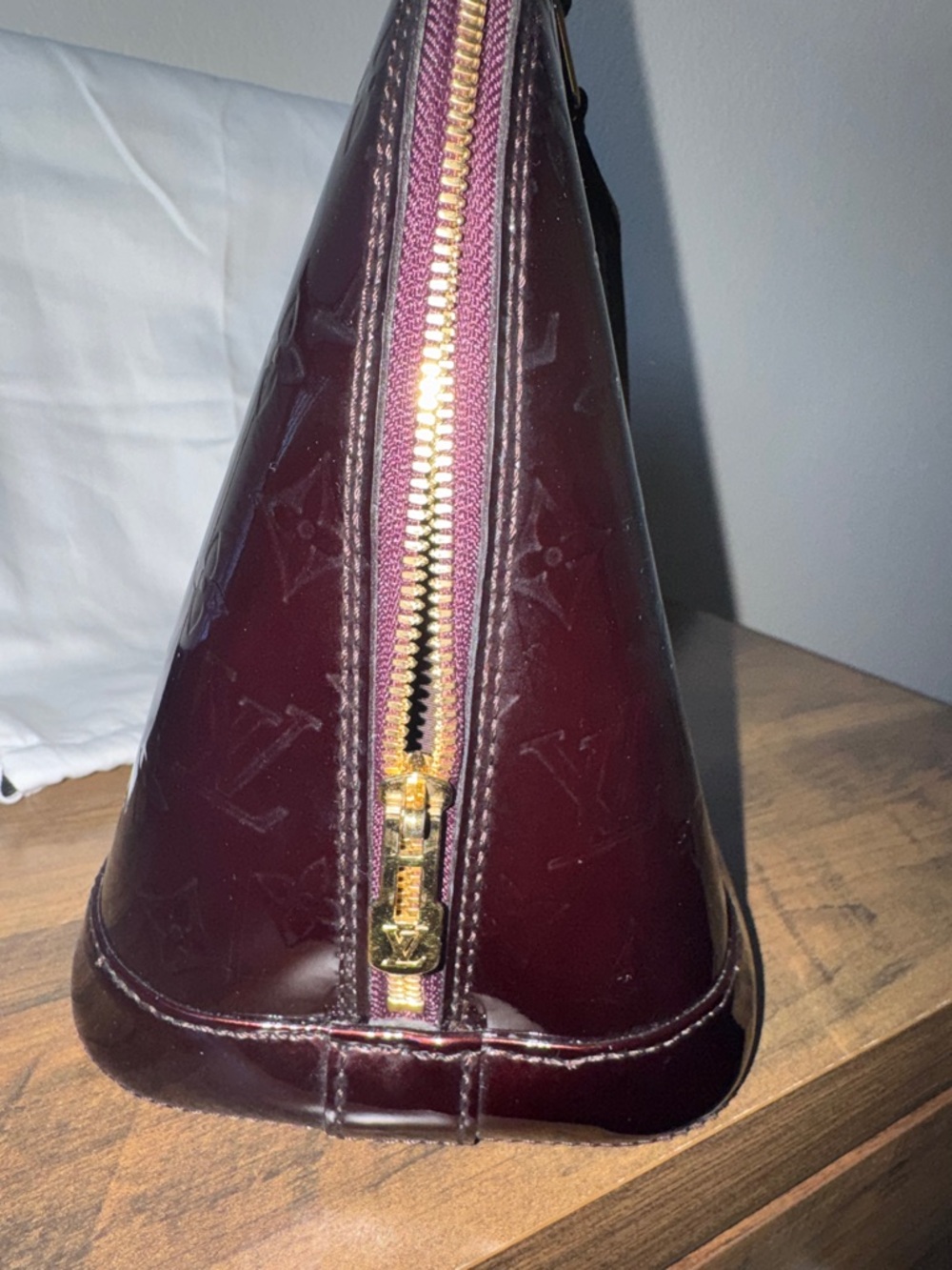 Louis Vuitton Vernis Alma Satchel in Deep Bordeaux Red - Picture 8 of 9